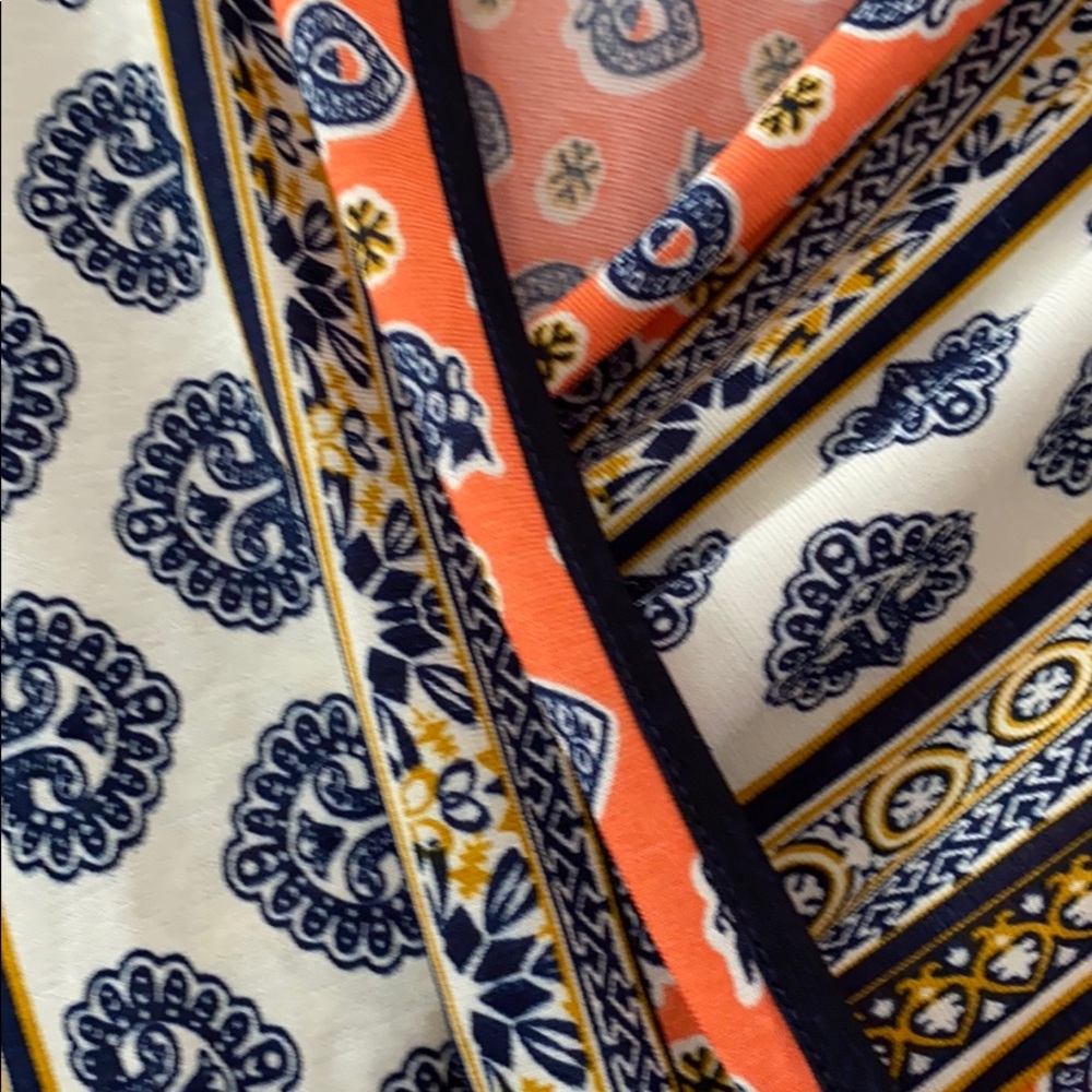 Beautiful patterned tunic - Picture 2 of 3